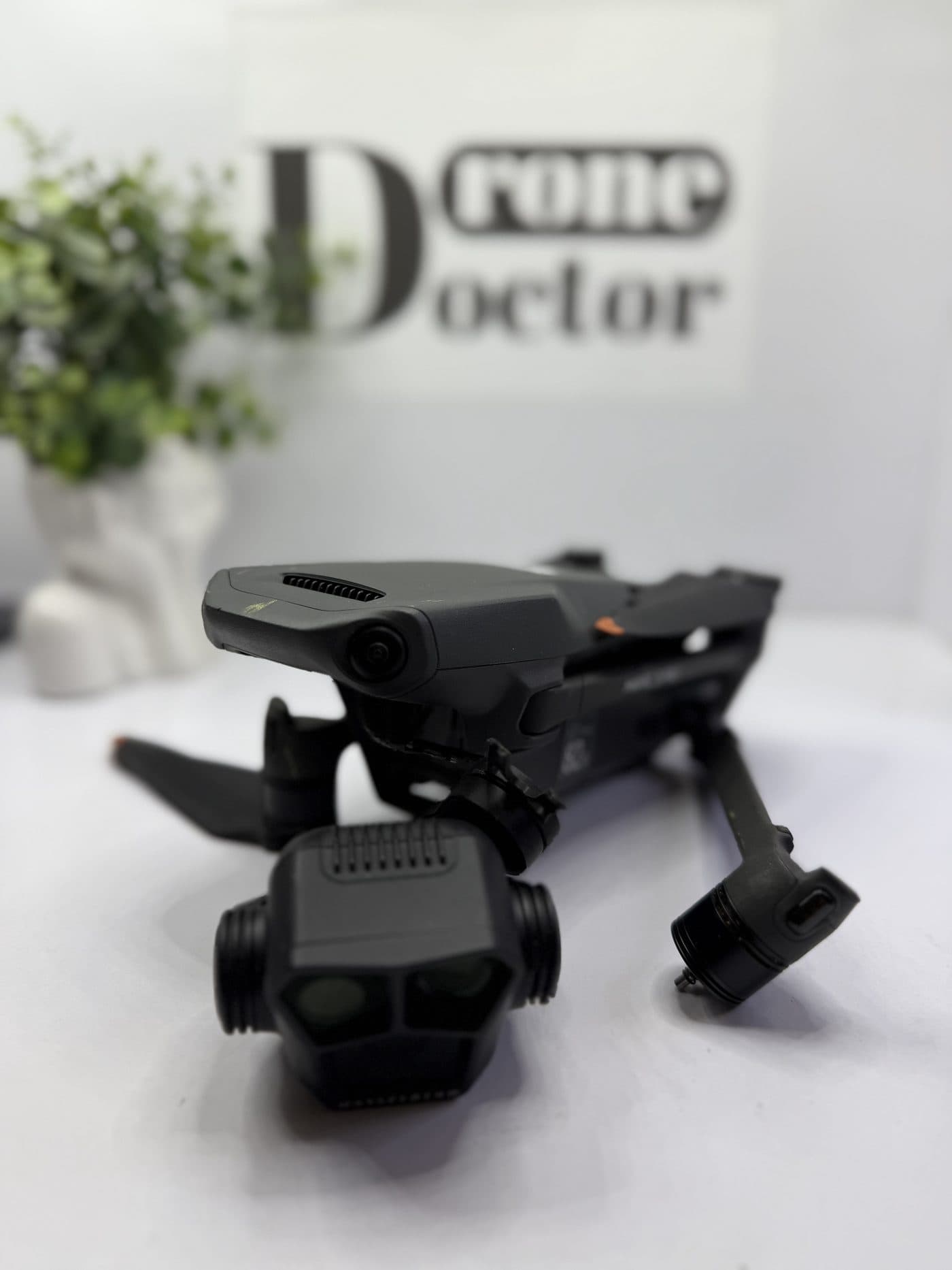 Dronă DJI în Service-ul DroneDoctor